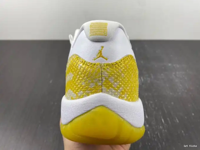 1st Kicks Jordan WMNS Low Air AH7860-107 Yellow 11 Snakeskin 0531